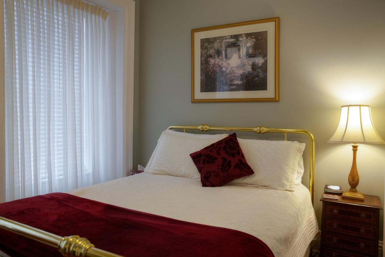 Sir Isaac Brock B&B Luxury Suites Brockville Exterior foto